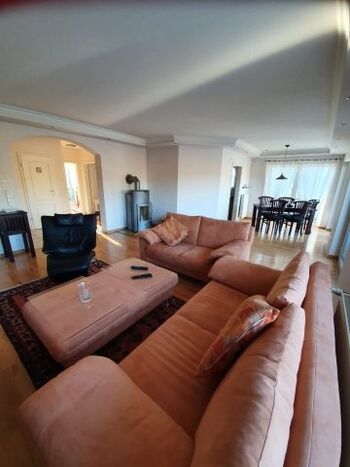 Wohnzimmer mit Esszimmer