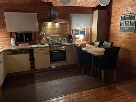 Küche mit Essbereich