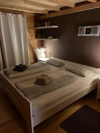 Schlafzimmer mit Doppelbett