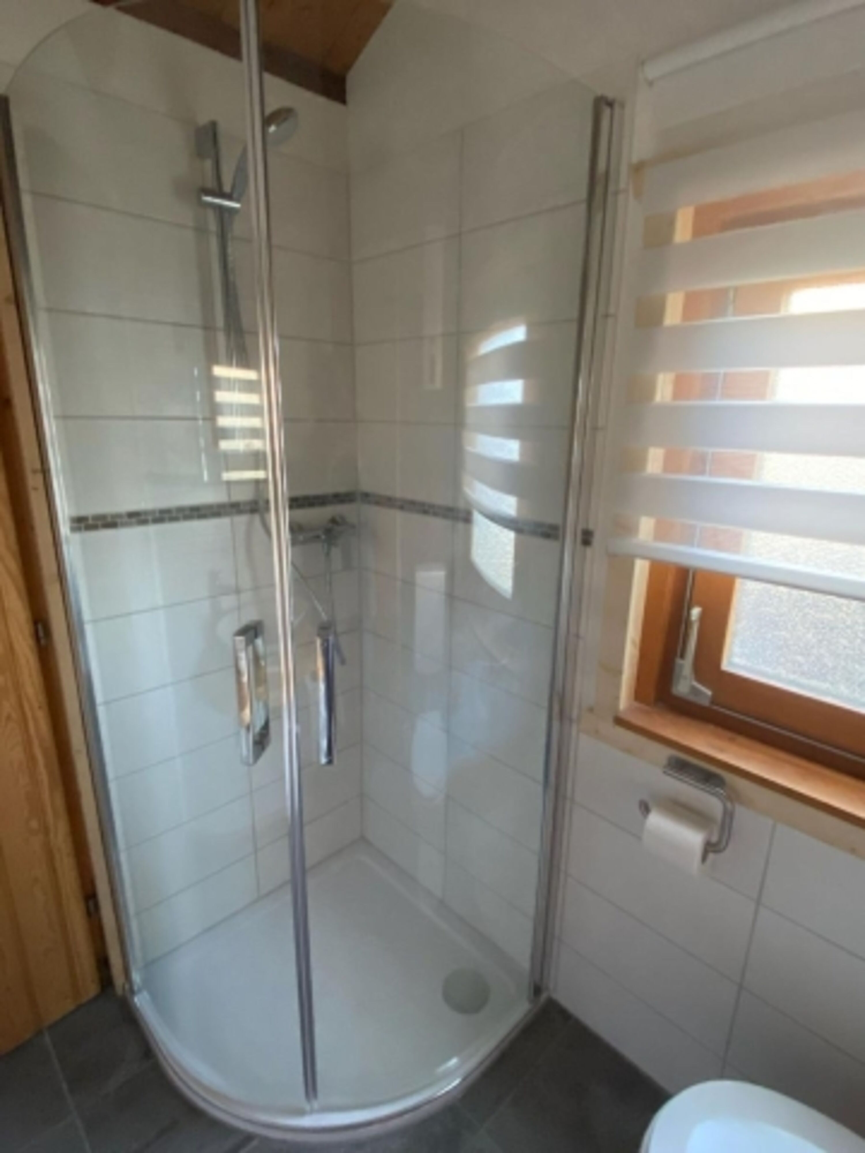 Badezimmer mit Dusche