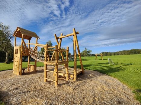 unser Abenteuerspielplatz am Hof