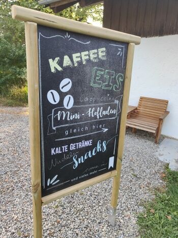 in unserem Minihofladen gibt es Kaffee, Eis und regionale Produkte