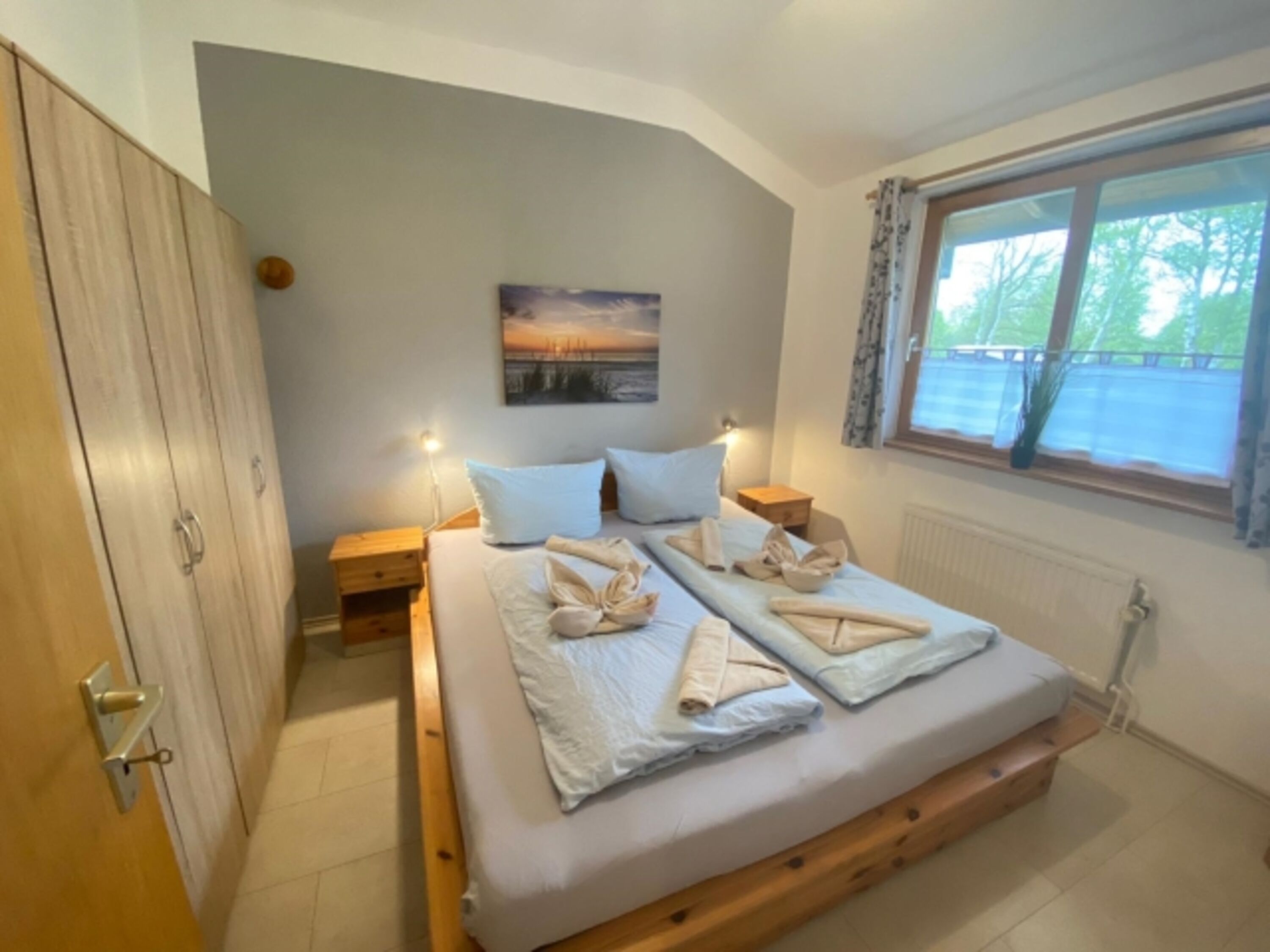 Schlafzimmer mit Doppelbett