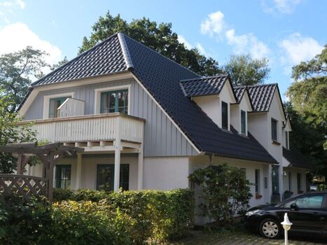 Hausansicht, "Meerstrandläufer" oben rechts...