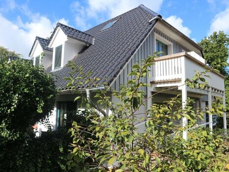 Hausansicht, "Lachmöwe" oben links....