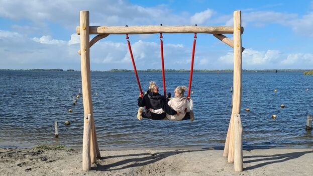 Schaukel zum Wasser.