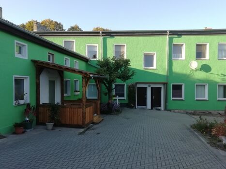 Vorlaube mit Terrasse