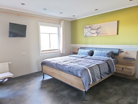 Schlafzimmer mit Smart-TV 
