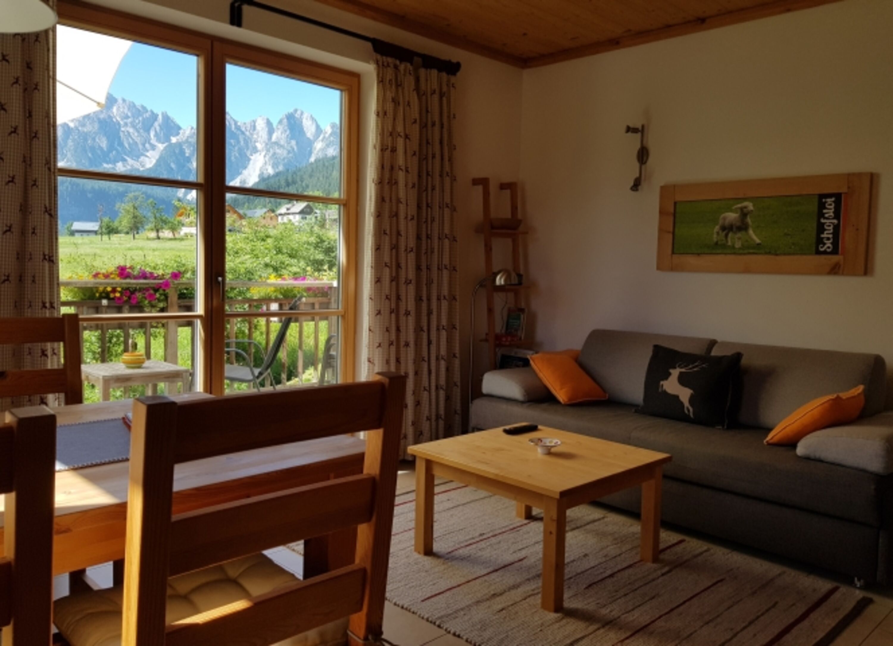 Wohnzimmer mit Essplatz Schofstoi