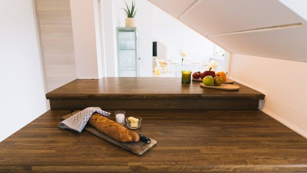 Blick von der Küche aus in Richtung Essbereich. Ganz schön hell, oder?