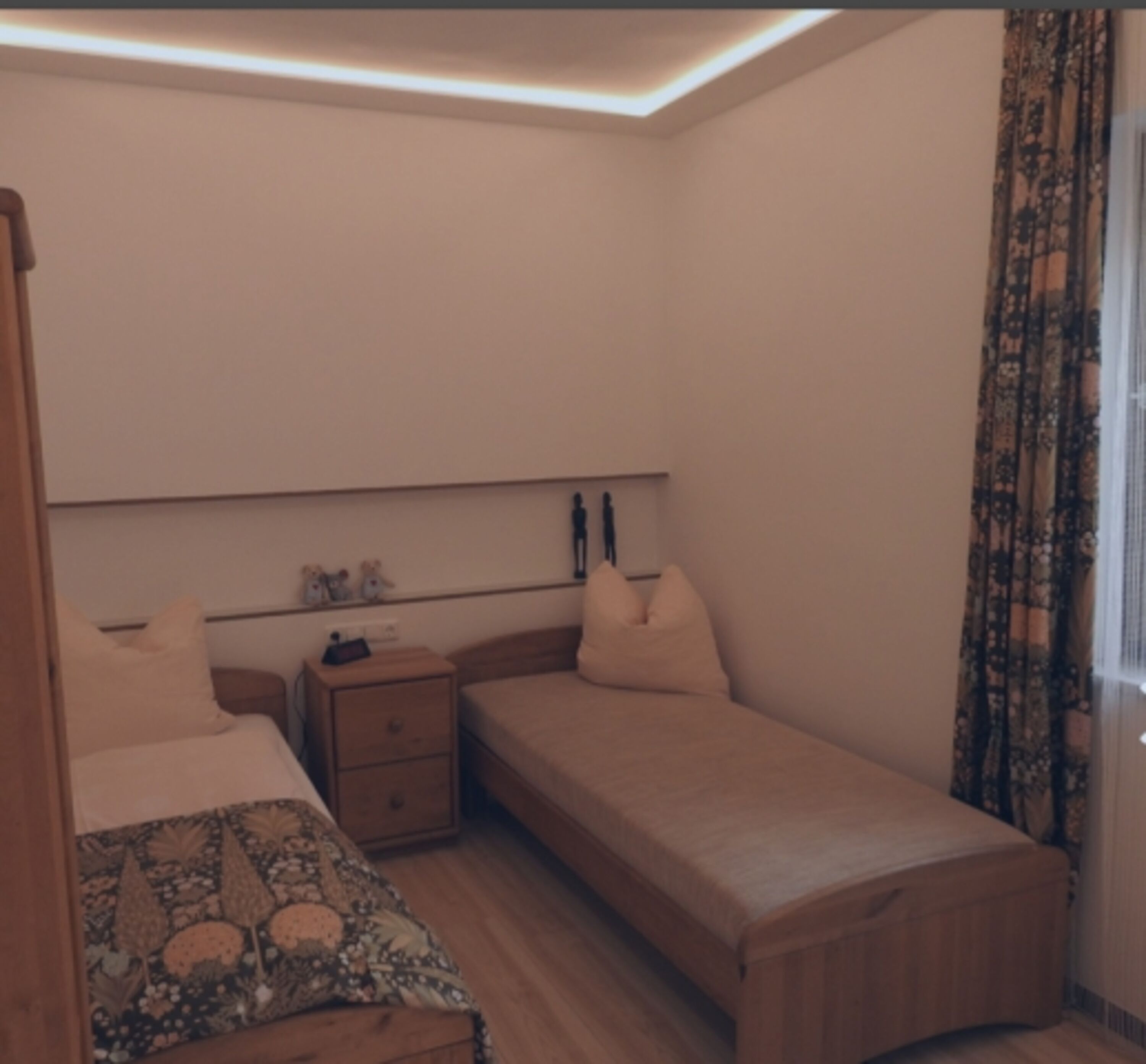 Schlafzimmer 1