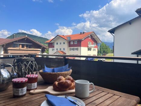 Frühstück auf dem Balkon