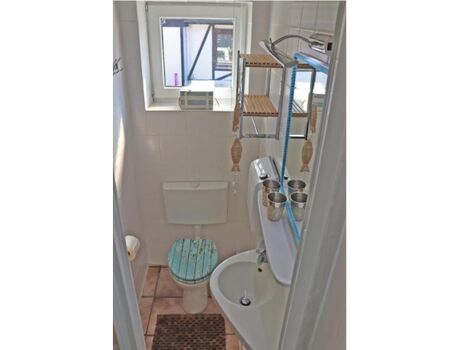 Badezimmer mit Dusche im EG