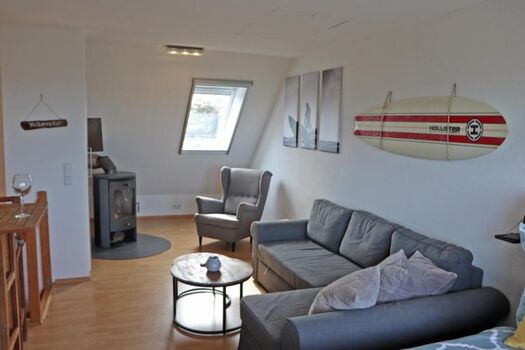 Wohn-Schlafzimmer mit Meerblick und Kamin im OG