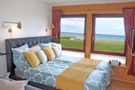 Wohn-Schlafzimmer mit Meerblick im OG