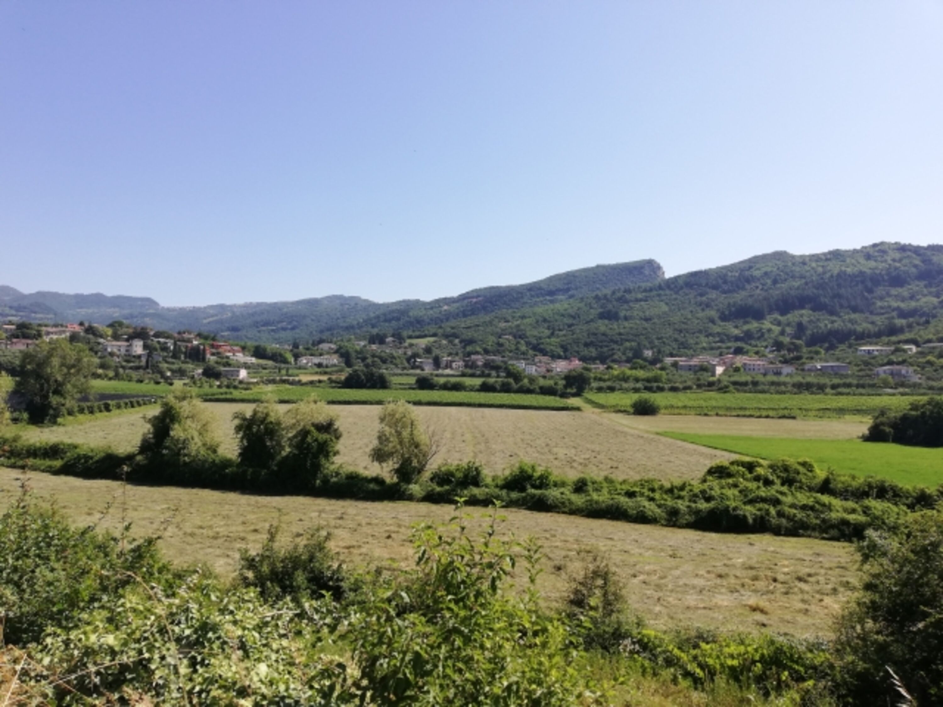 Im Hintergrund ist Lubiara zu sehen