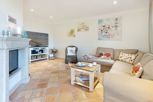 Wohnbereich mit Kamin