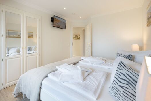 Schlafzimmer zwei im 1 OG mit Bad en Suite