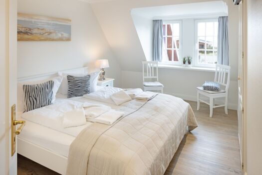 Schlafzimmer zwei im 1 OG mit Bad en Suite