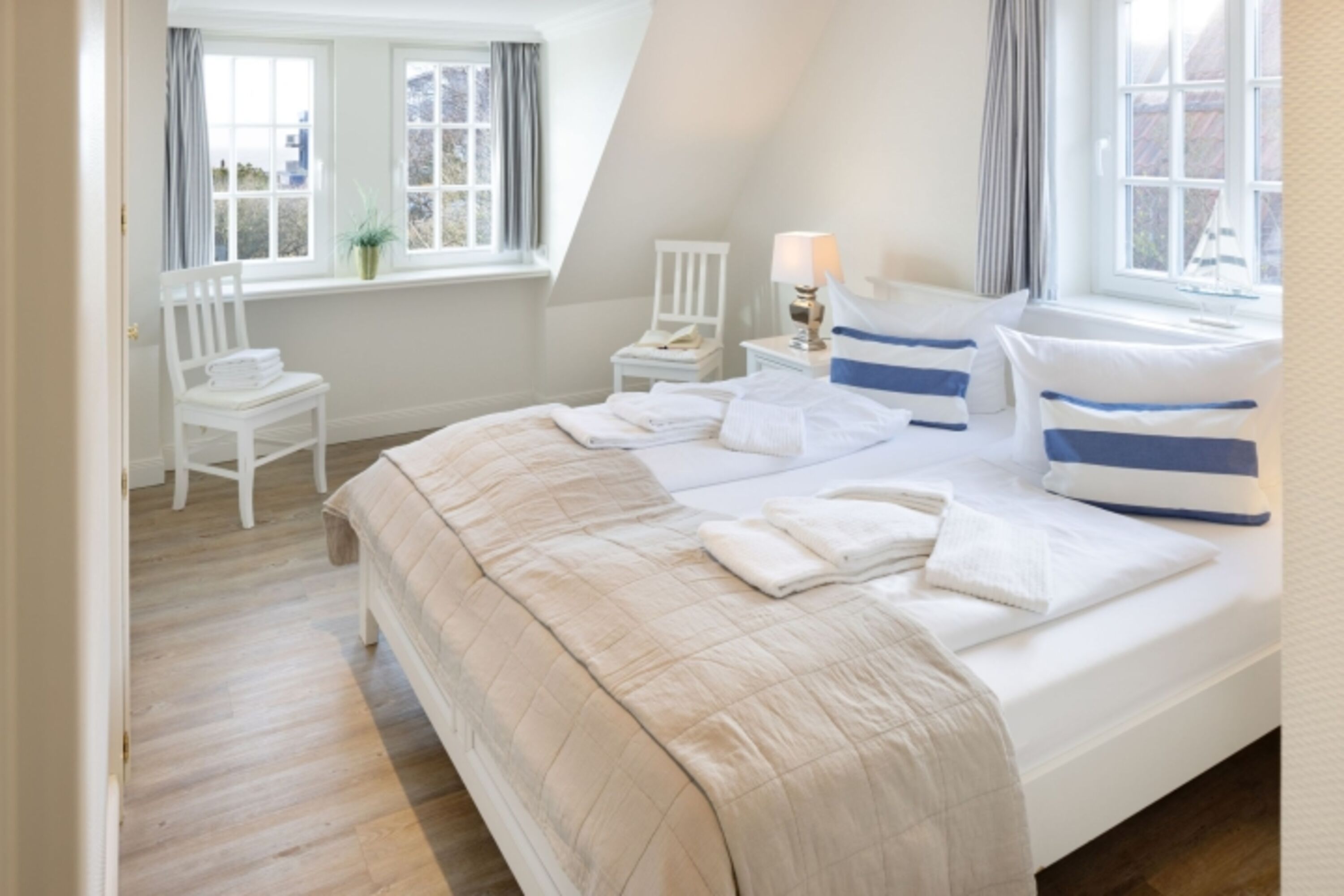 Schlafzimmer eins im 1 OG mit Bad en Suite