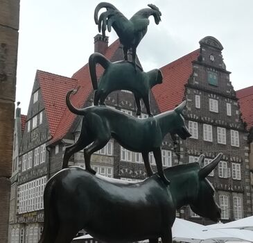  Bremen mit seinen Bremer Stadtmusikanten, Hahn,Katze, Hund und Esel