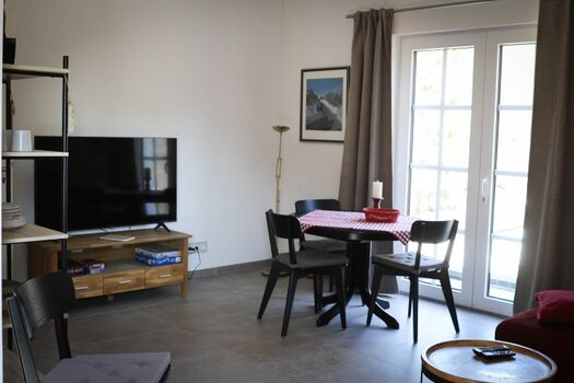 Wohnzimmer, TV,  Essbereich