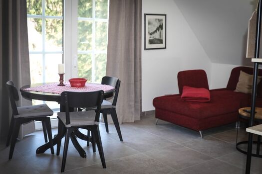 Wohnzimmer mit Essbereich