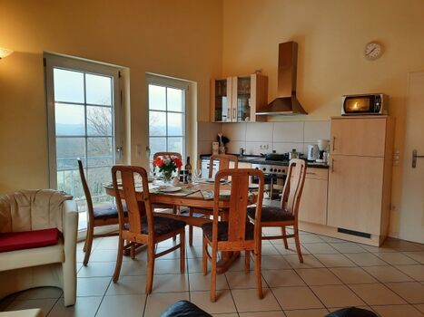 Küche mit Essbereich