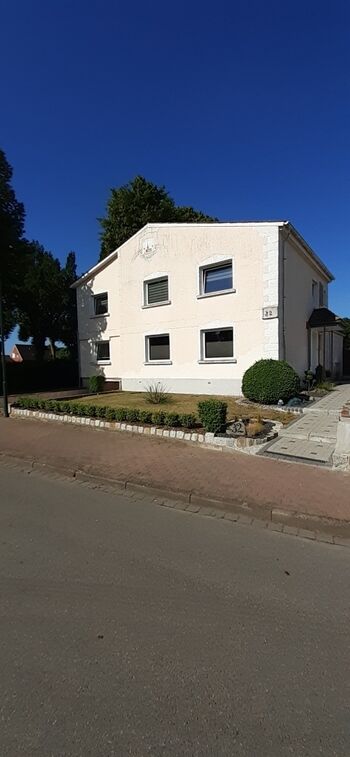 Unser Haus mit Einliegerwohnung im hinteren Bereich 