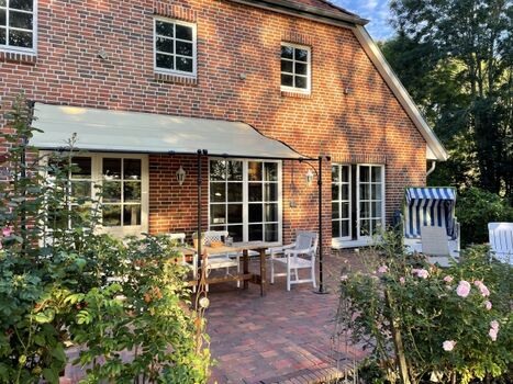 große Terrasse mit Deichblick