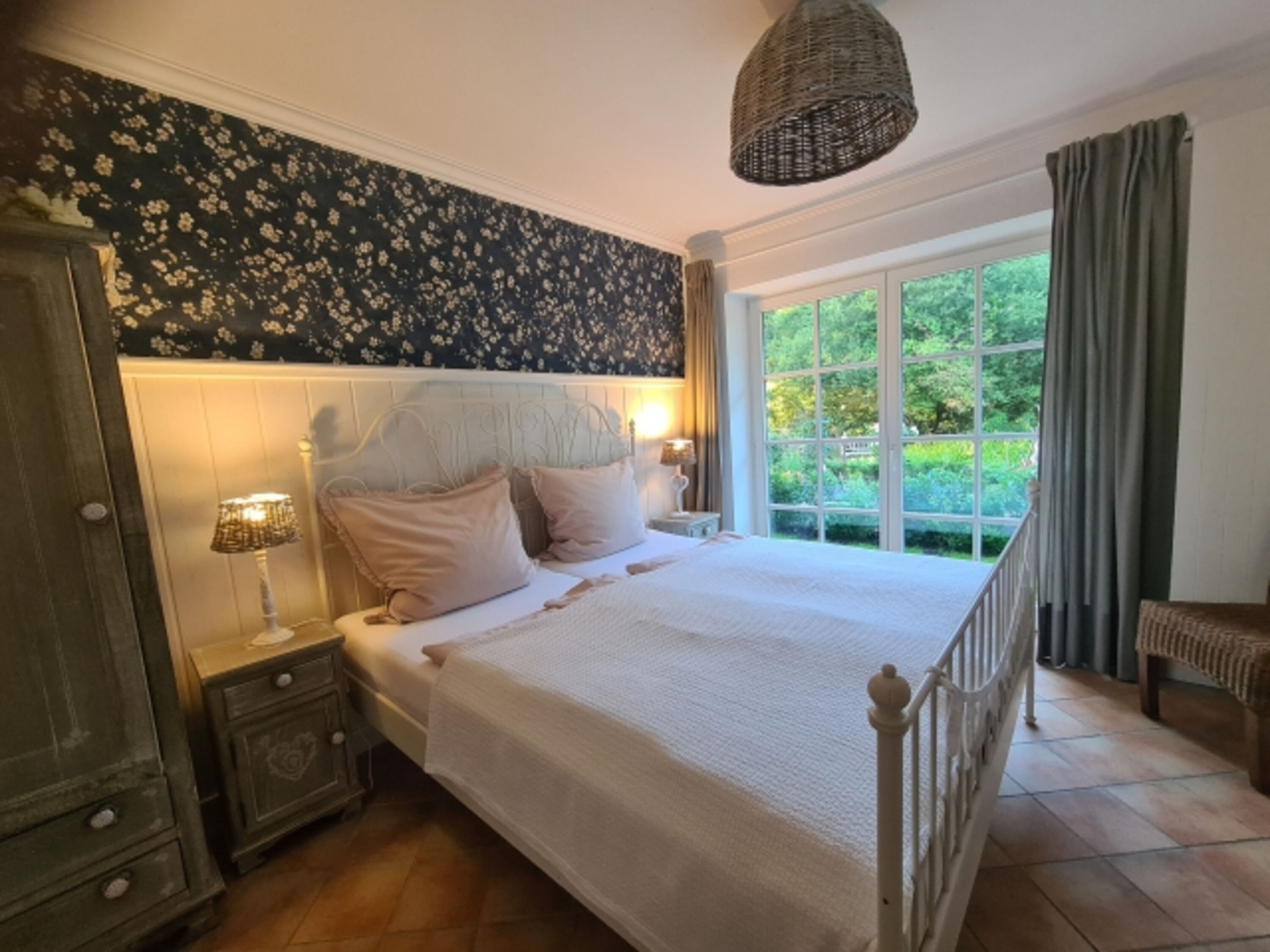 Schlafzimmer 1
