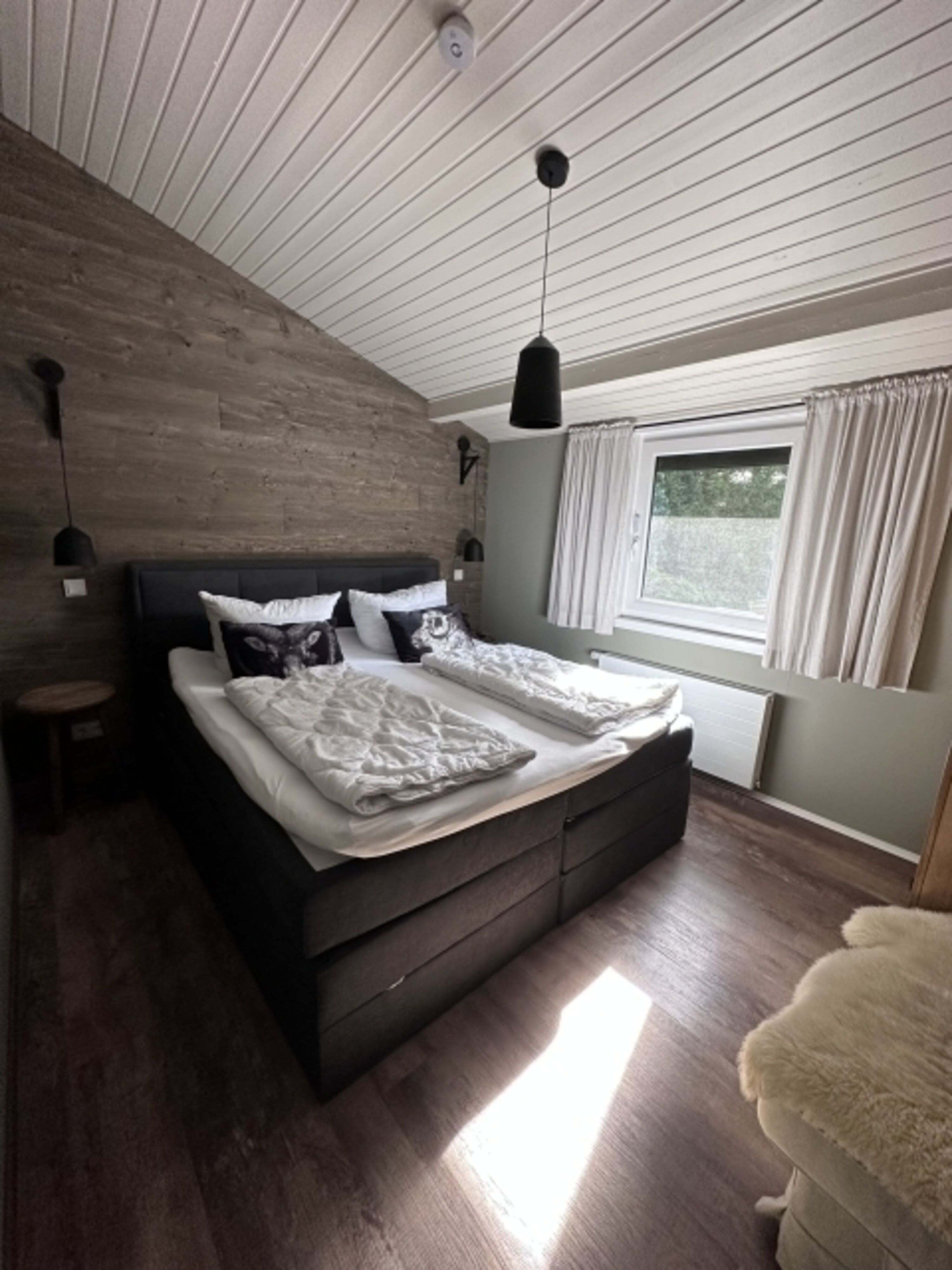 Schlafzimmer 1