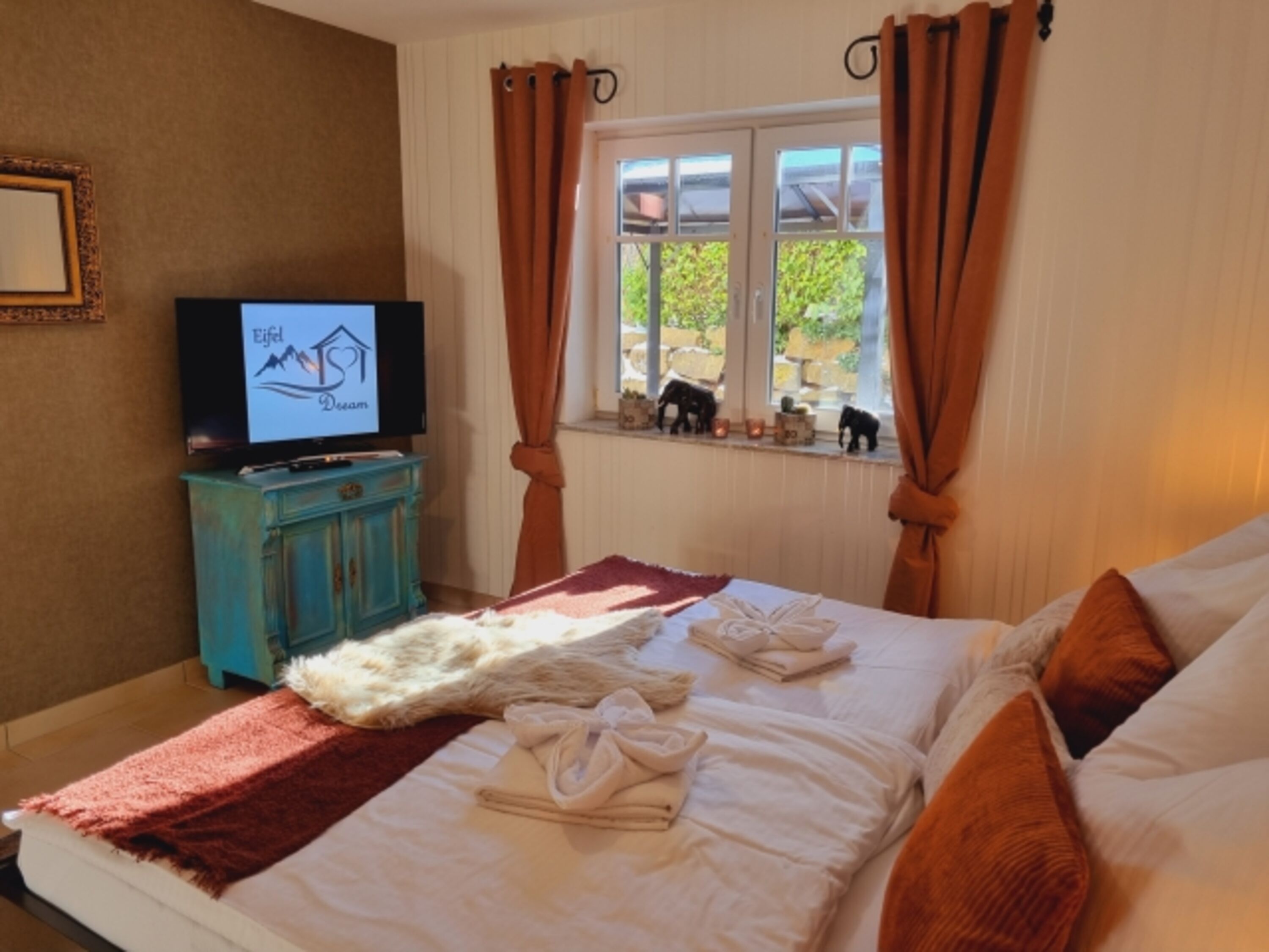 Schlafzimmer mit TV 