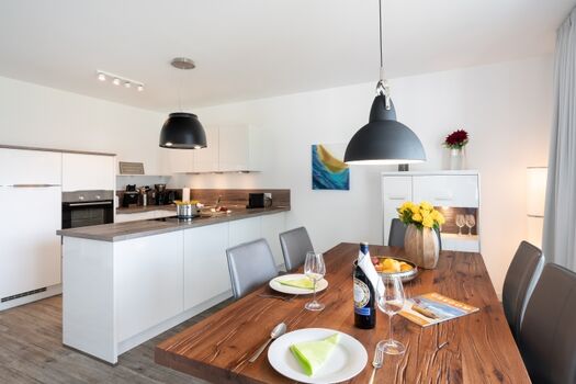 offene Wohnküche mit Essbereich
