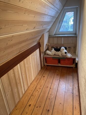 Kinderbank mit Legoboxen