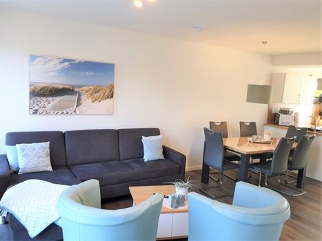 Gemütliche Sofaecke mit Fernseher