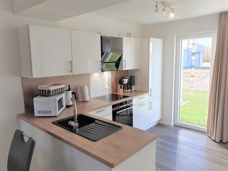 Moderne Einbauküche, voll ausgestattet