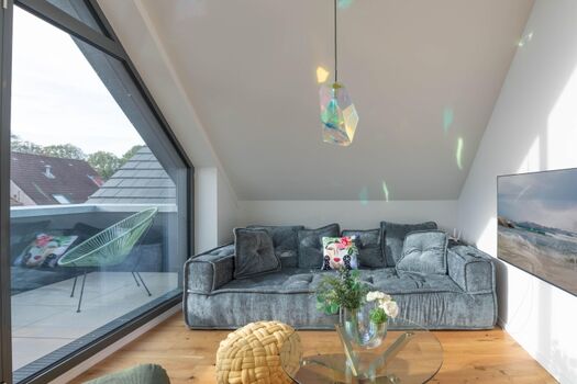 Kleine Krabbe - Großzügiger Wohnbereich mit gemütlicher Sofalandschaft 