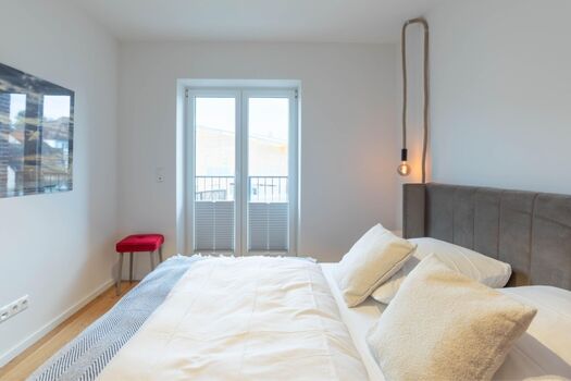 Kleine Krabbe - Schlafzimmer mit großem Doppelbett (180x200)