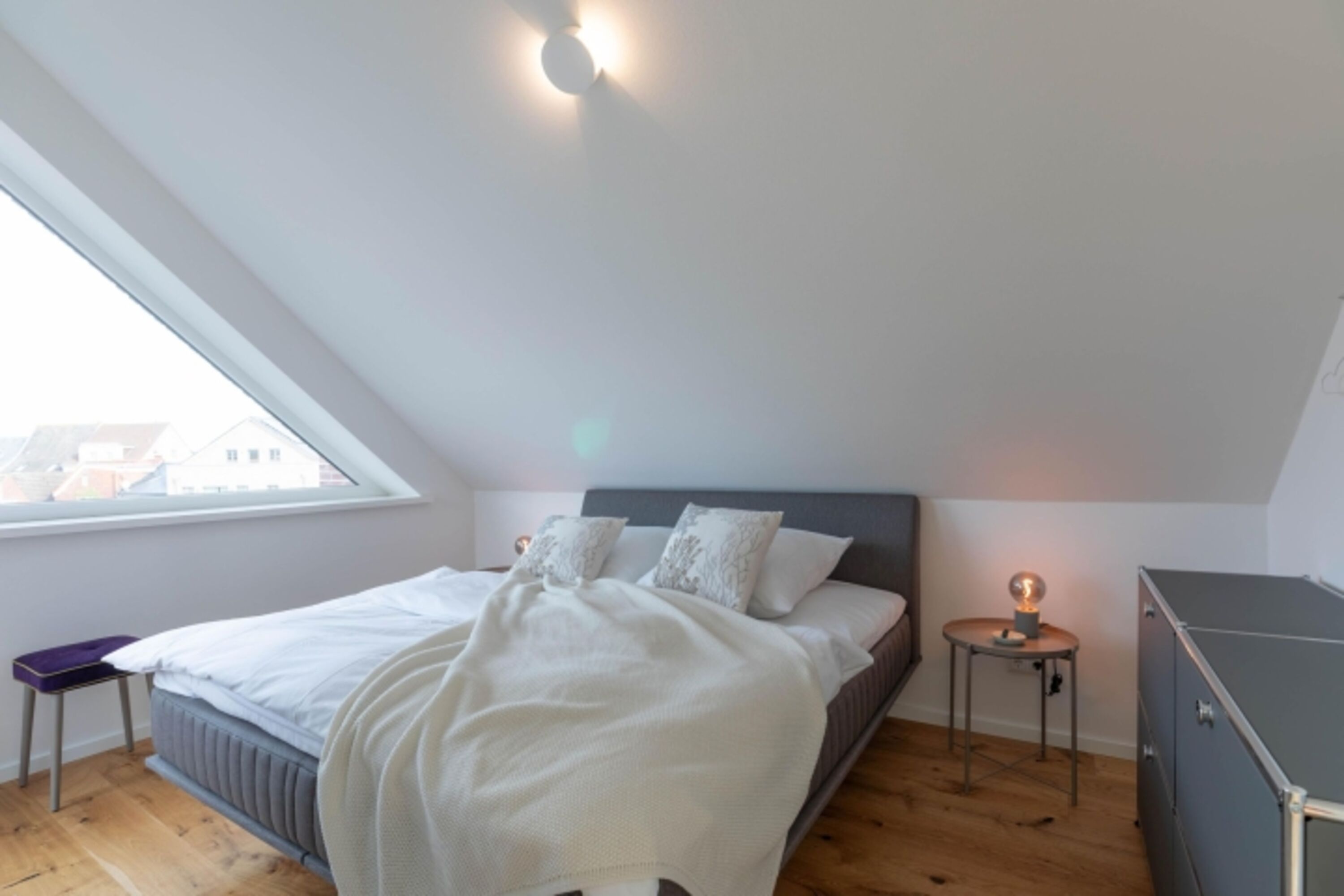 Kleine Krabbe - Schlafzimmer mit komfortablem Doppelbett (180x200cm)
