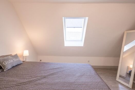 Eines der beiden Schlafzimmer im Obergeschoss