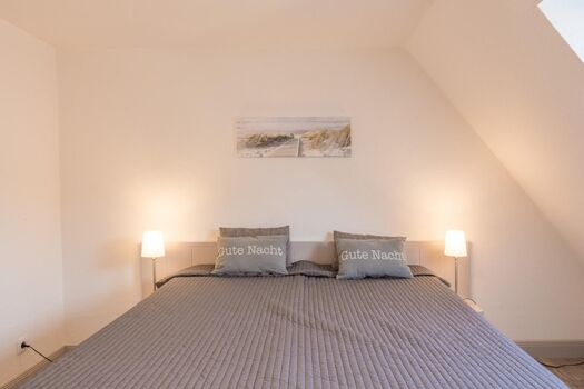 Eines der beiden Schlafzimmer im Obergeschoss