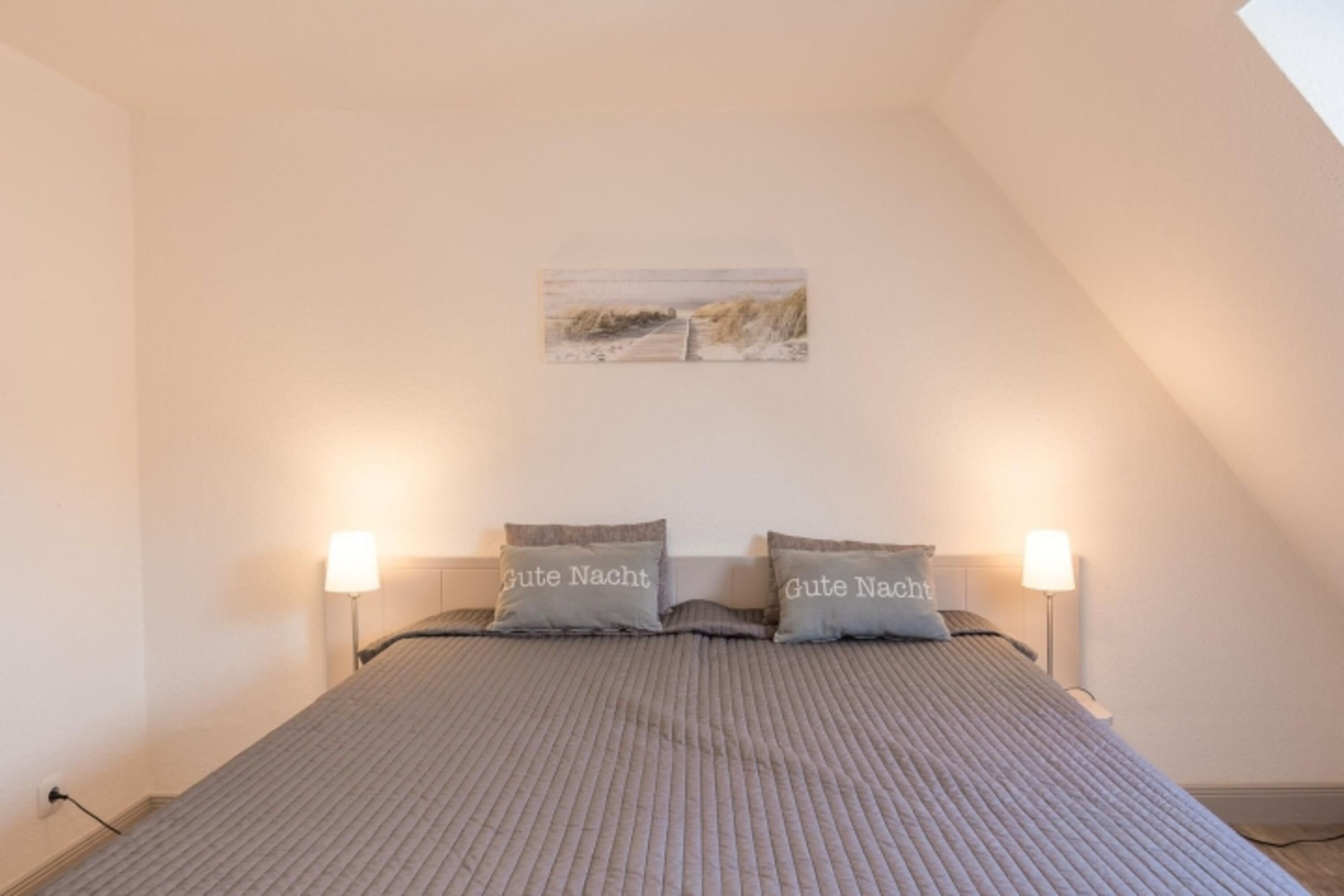 Eines der beiden Schlafzimmer im Obergeschoss