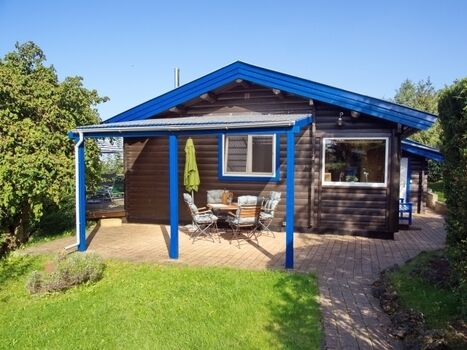 Gemütliches Holzhaus, hier können Sie entspannen und zur R ...