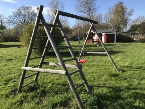 Schaukel mit Klettermöglichkeit