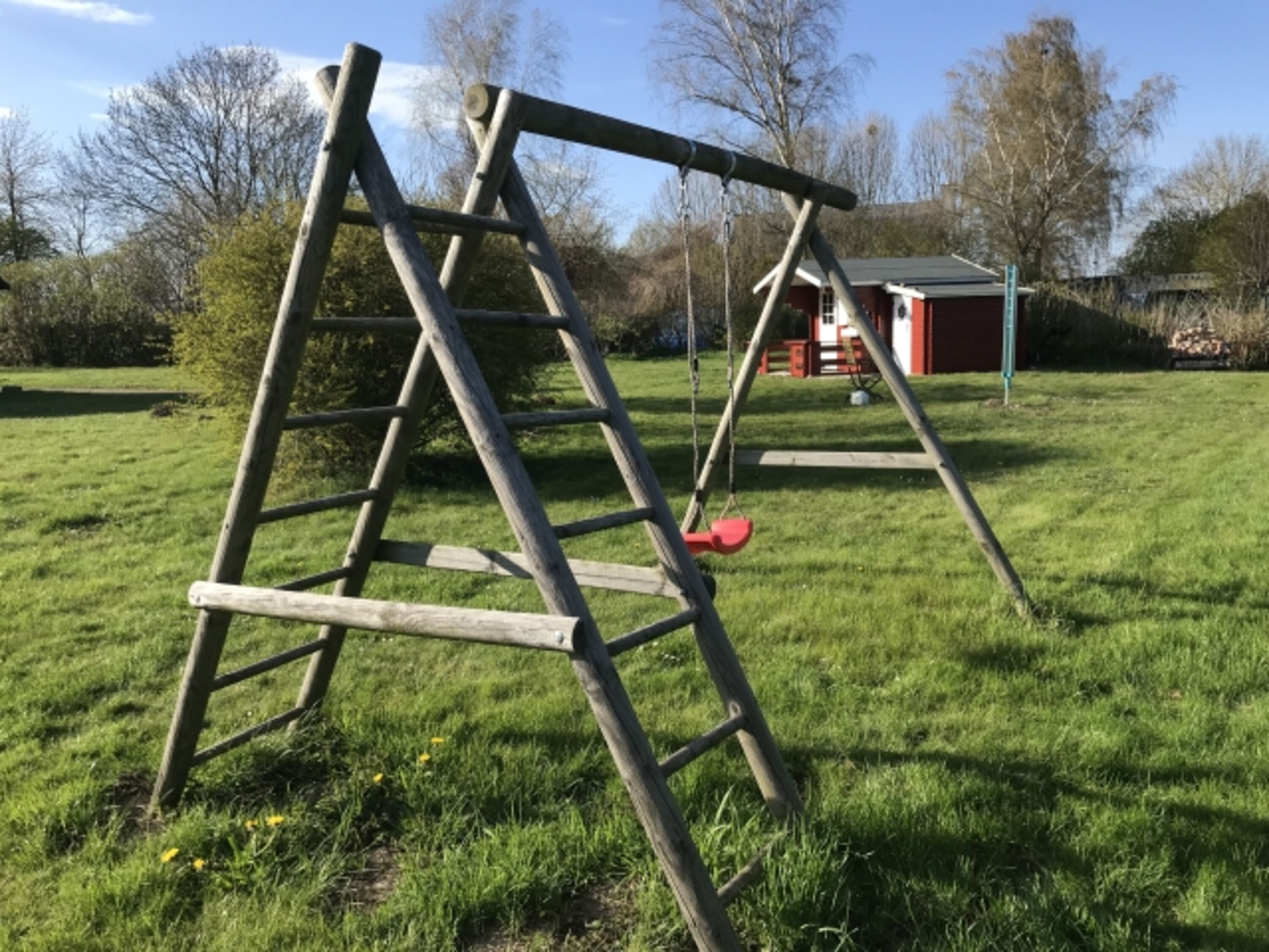 Schaukel mit Klettermöglichkeit