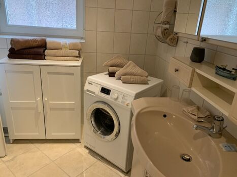 Waschmaschine steht kostenlos zur Verfügung.