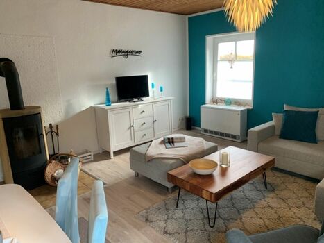 Der Wohnbereich bietet viel Platz.