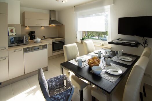 Küche mit Essbereich