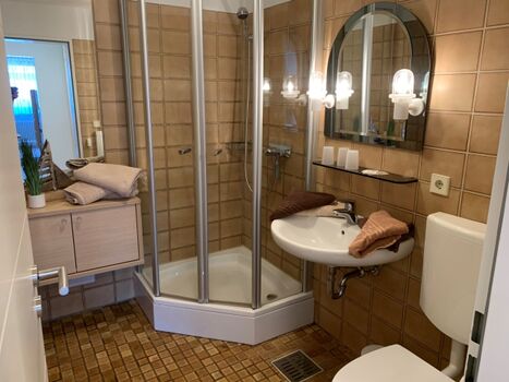 Das große Badezimmer.